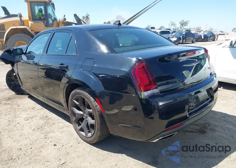 2022 Chrysler 300 S из США, поврежденный, VIN 2C3CCABG1NH184490